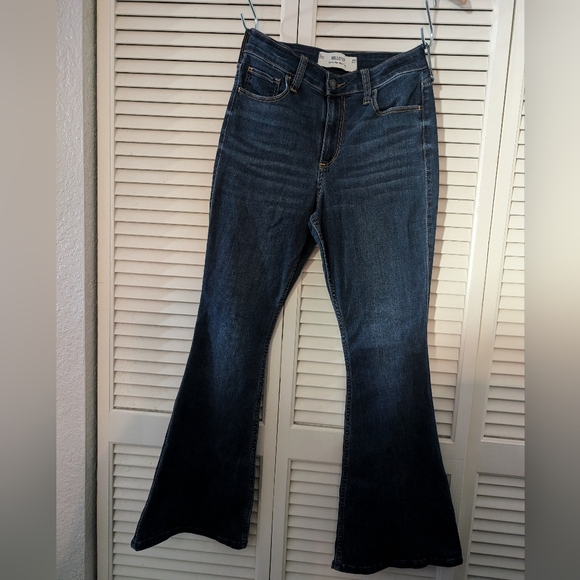 Hollister Curvy High Rise Flare Jean - Picture 2 of 4